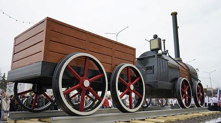 Памятник первому русскому паровозу появился в Пензе благодаря ЕВРАЗу — ЕВРАЗ Маркет Памятник первому русскому паровозу появился в Пензе благодаря ЕВРАЗу